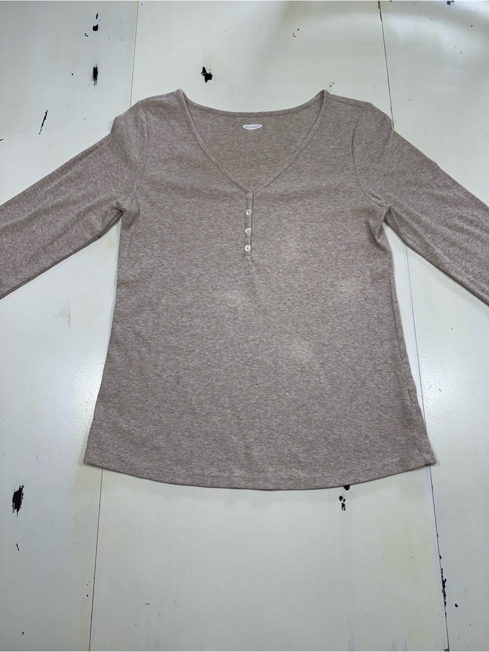 Old Navy Women's Long Sleeve V-Neck Ribbed Henley Shirt - Heather Tan / Taupe